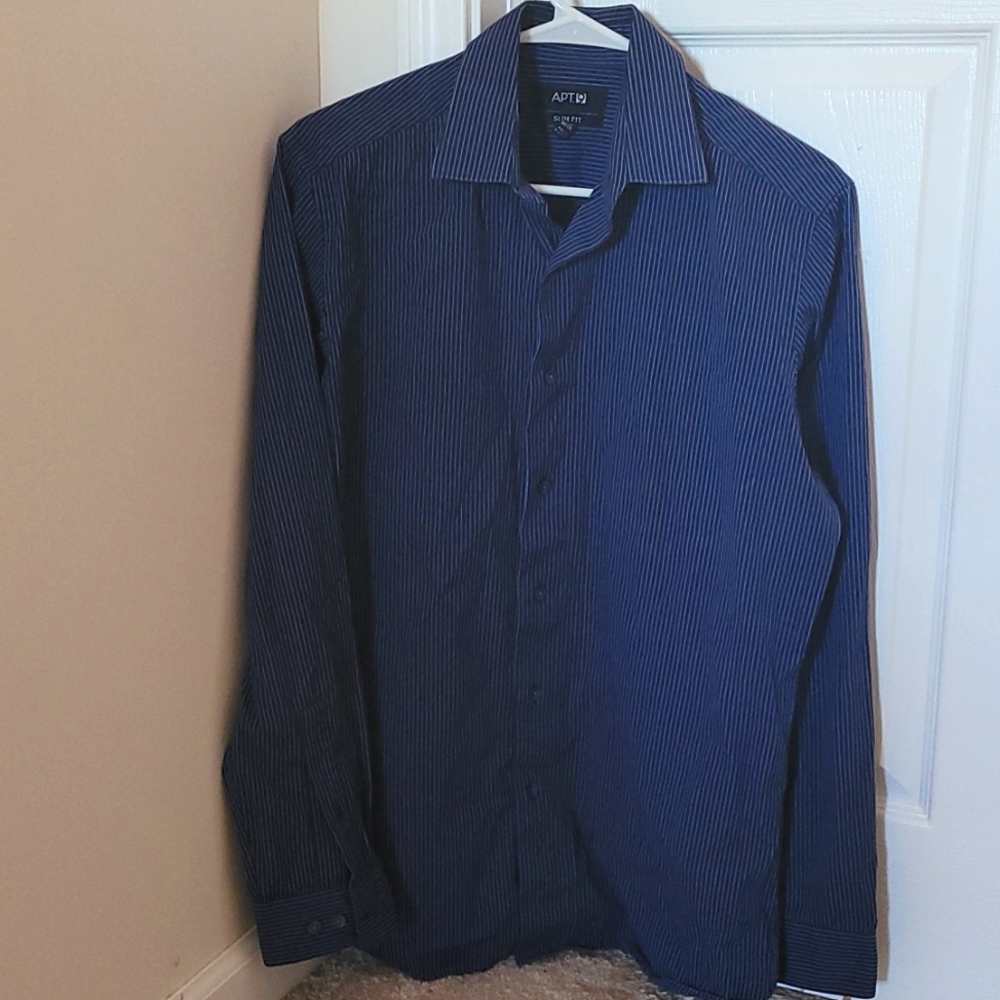 Apt9 Men's button down dress shirt